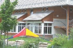 Spielplatz und Gruppenraum